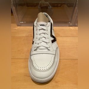 VANS - Size 8.5 Men’s Lowland cc Red/White